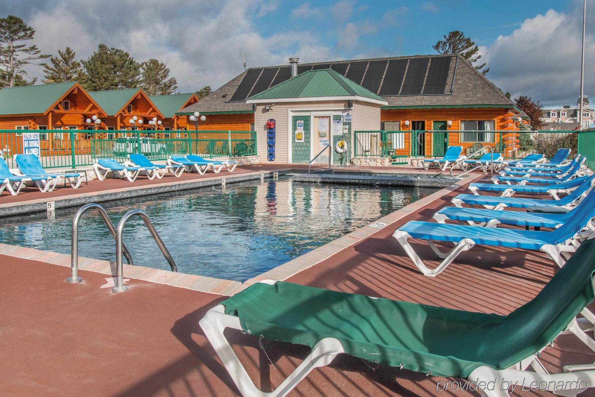 Econo Lodge Bayview Маккино Сити Экстерьер фото