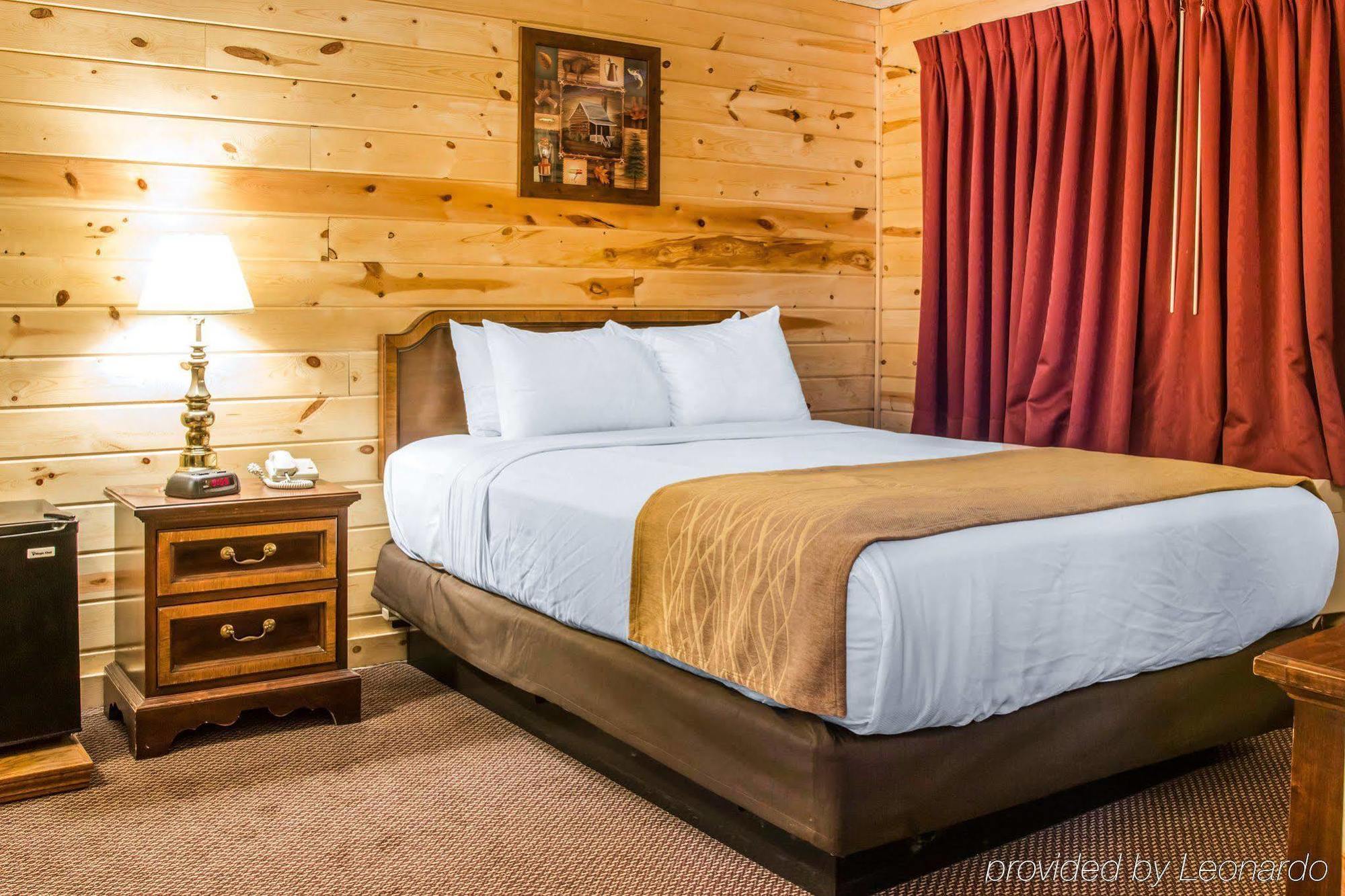 Econo Lodge Bayview Маккино Сити Экстерьер фото