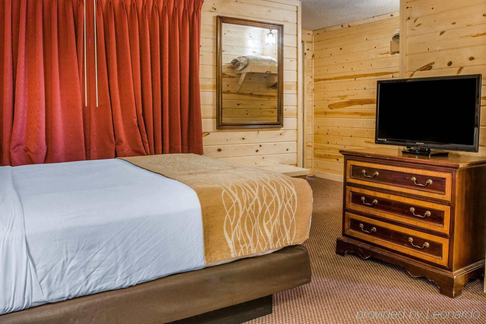 Econo Lodge Bayview Маккино Сити Экстерьер фото