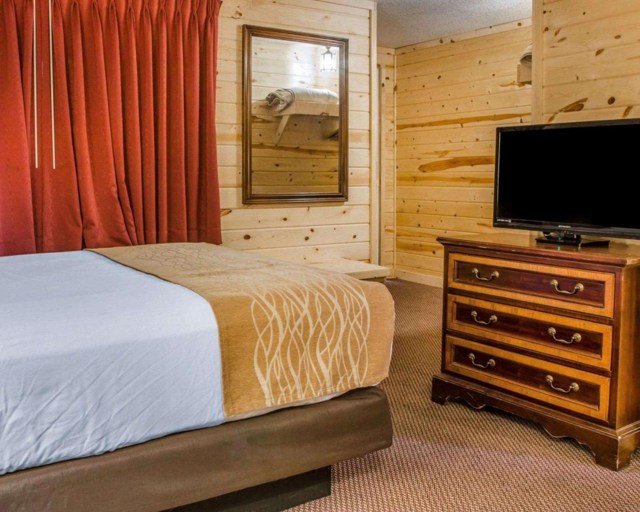 Econo Lodge Bayview Маккино Сити Экстерьер фото