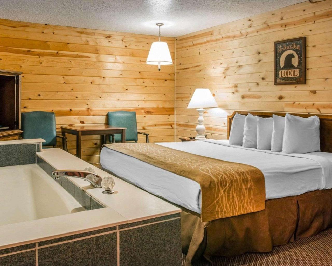 Econo Lodge Bayview Маккино Сити Экстерьер фото