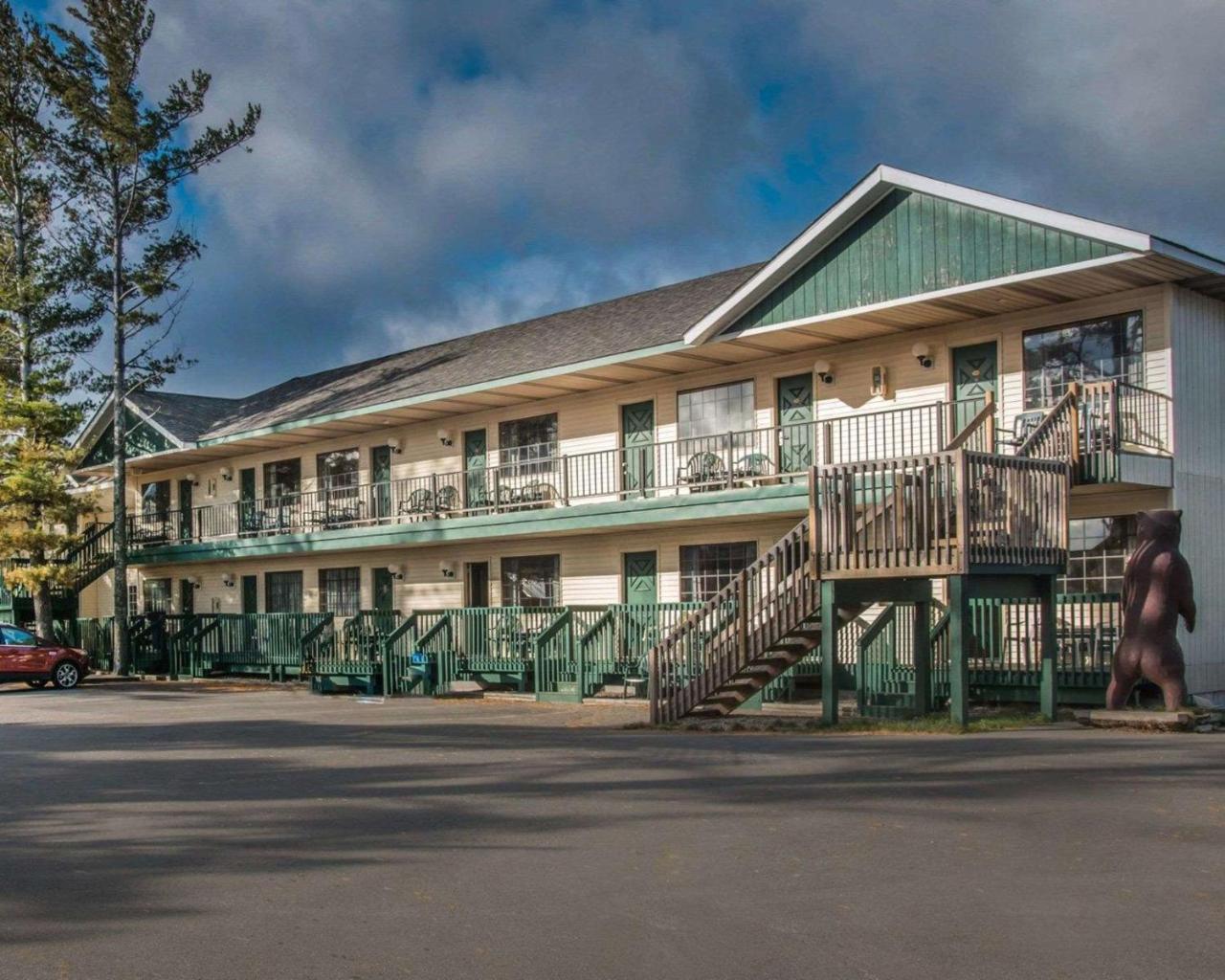Econo Lodge Bayview Маккино Сити Экстерьер фото