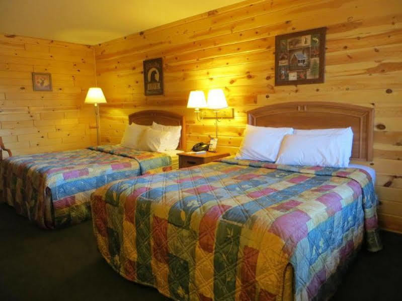 Econo Lodge Bayview Маккино Сити Экстерьер фото